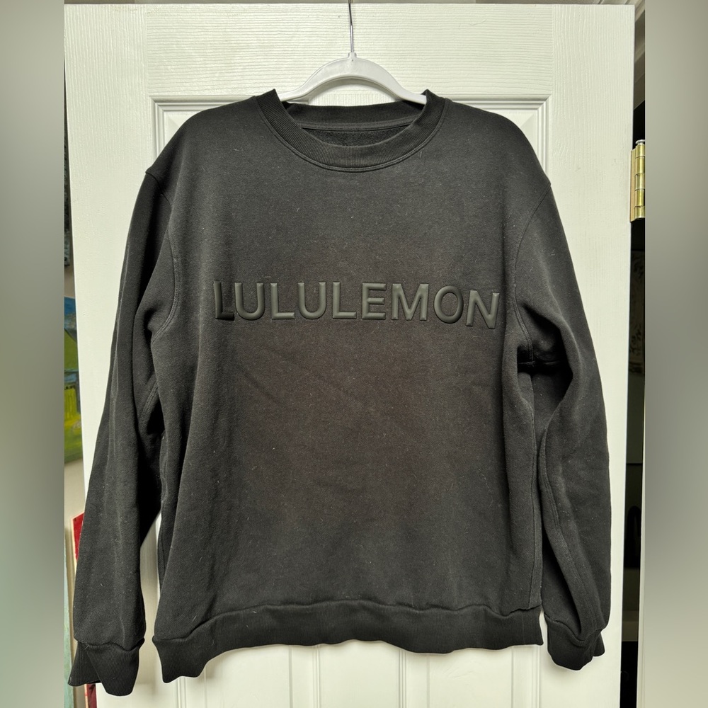 Like new lululemon steady state crew with wordmark 
Size Large
